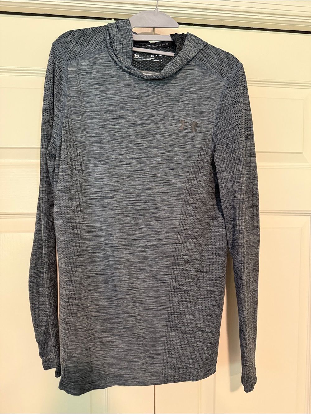 Under Armour Men's Long Sleeve Heathered Blue-Gray Performance hoodie